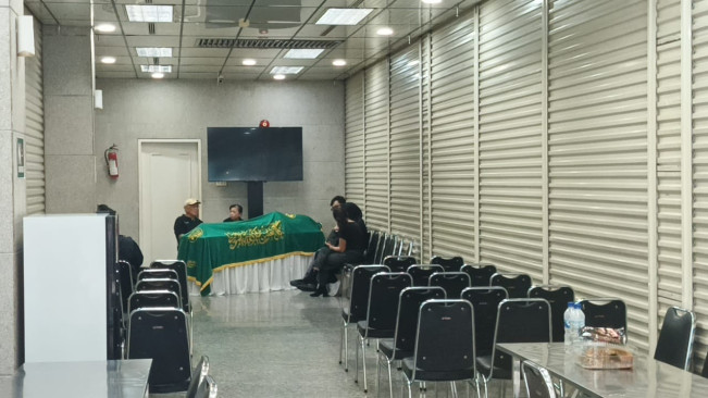 Kondisi Jenazah Ray Sahetapy yang Disemayamkan di RSPAD Gatot Soebroto